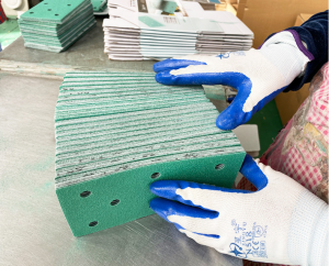 Brúsny papier na kotúče so zeleným keramickým filmom