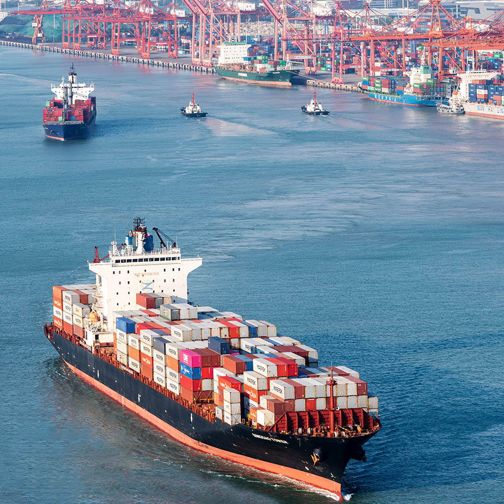 Sender varer fra Kina til Amazon-lageret i USA gjennom Matson+express Shipping
