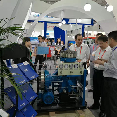 Huayan Compressor Company deltog i China International Gas Technology, Equipment and Application Exhibition
