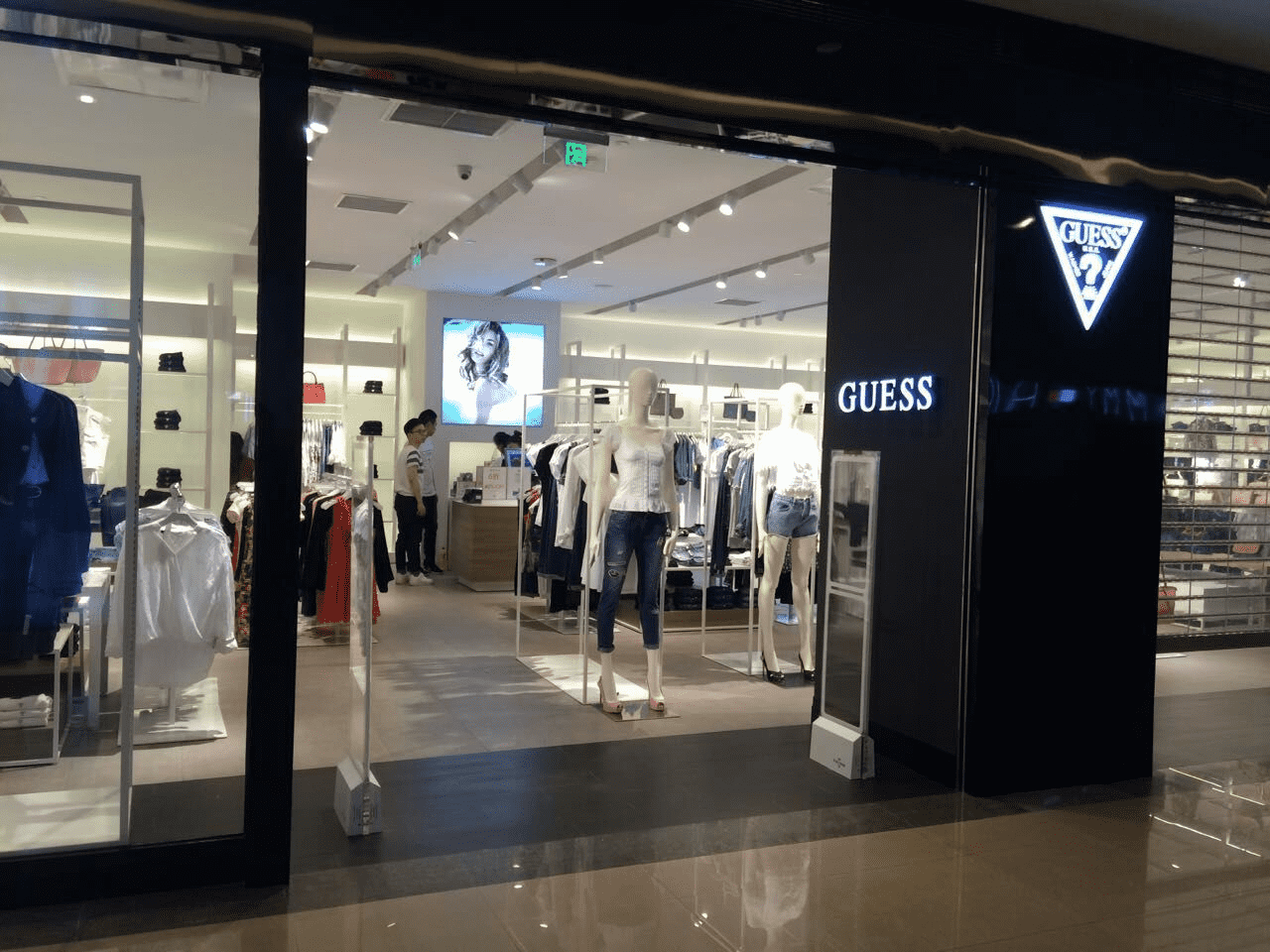 What are the Benefits of Installing Anti-theft System in Clothing Stores