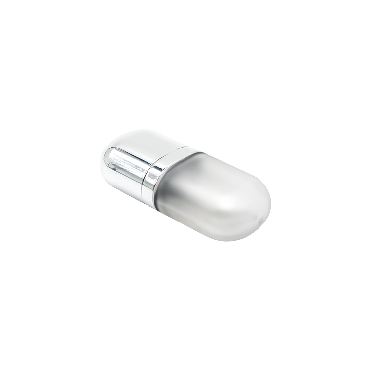 5 ml ovalus lūpų blizgesio tūbelė su sidabriniu dangteliu Unikalus tuščias Creative Light Bulb lūpų blizgesio indelis pagal užsakymą viršus