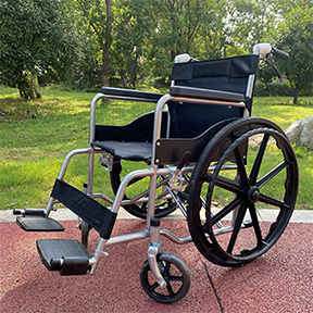 Com funciona una cadira de rodes manual?