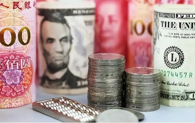 Обемът на търговия с юана на руския пазар може да надмине този на долара и еврото, взети заедно, до края на 2030 г.