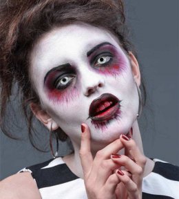 ຜູ້ຊ່ຽວຊານກ່າວວ່າ: ແວ່ນຕາສີທີ່ເຮັດຕາ vampire ຫຼື zombie ໃນ Halloween ສາມາດເຮັດໃຫ້ເກີດຄວາມເສຍຫາຍຕໍ່ຕາ, ຜູ້ຊ່ຽວຊານກ່າວວ່າ, ໃຫ້ແນ່ໃຈວ່າທ່ານມີຢາຕາມໃບສັ່ງກ່ອນທີ່ຈະໃຊ້ພວກມັນ.