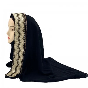 Imitert silkeskjerf To muslimske hodeskjerf med blonder i gull