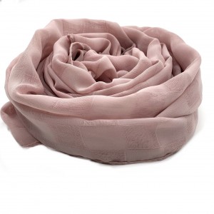 Розов шал на каре, нежен и прекрасен