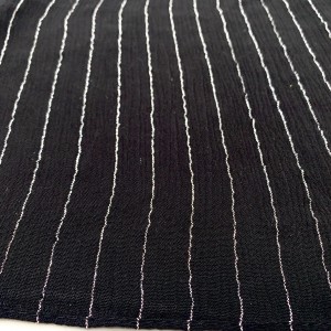 Striped scarf, classic pattern para sa tanang season