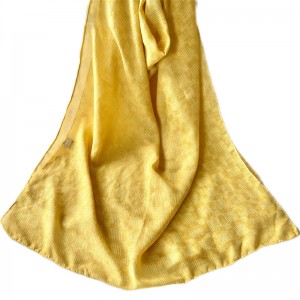 Плед-шарф з темним візерунком, модель у версії, не ковпається та простий у догляді
