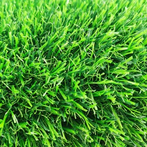 Krajobraz trawnika ze sztucznej trawy o wysokiej gęstości