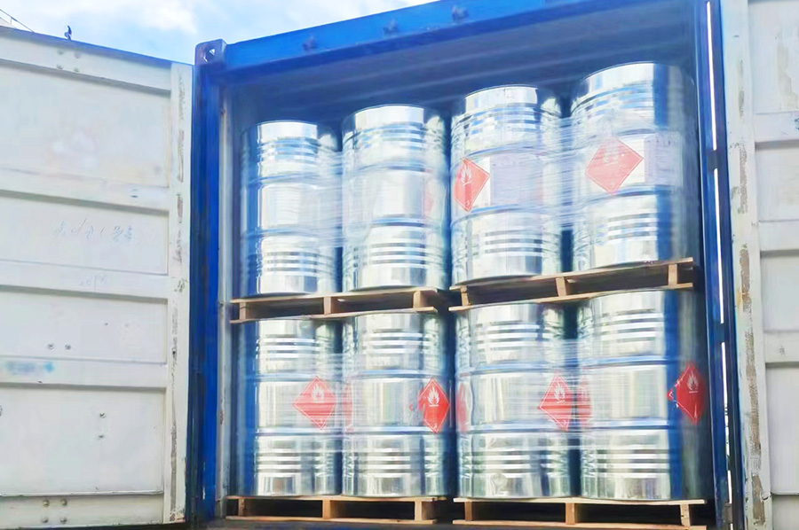 Padedame Pietryčių Azijos klientams išsiųsti 1 konteinerį (17 600 kg) nesočiosios poliesterio dervos prieš Nacionalinės dienos šventę (2022-09-30)
