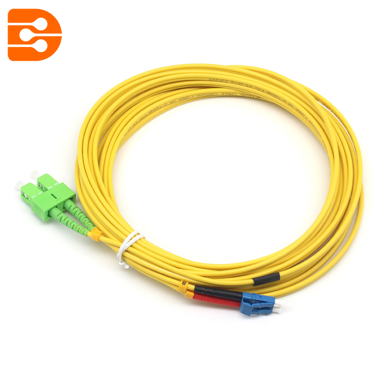 Cordon de raccordement à fibre optique duplex SC/APC vers LC/UPC SM
