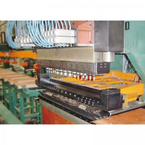 PPL1255 CNC stroj za probijanje ploča koje se koriste za grede šasije kamiona
