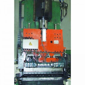 PPL1255 CNC stroj za probijanje ploča koje se koriste za grede šasije kamiona