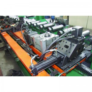 PPL1255 CNC-ponsmachine voor platen die worden gebruikt voor vrachtwagenchassisbalken