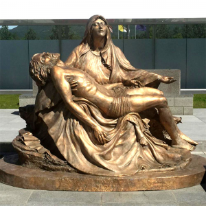 Άγαλμα της Μαρίας που κρατά τον Ιησού