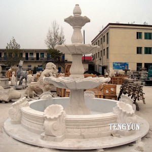 Vrtna fontana od bijelog mramora u rezbarenim slojevima