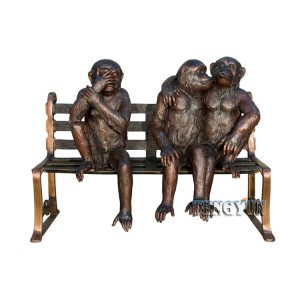 Escultura decorativa de mico de coure de jardí assegut al banc de bronze de tres estàtues de mico savi