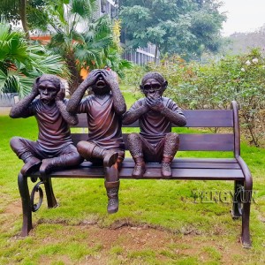 Vrtna okrasna bakrena skulptura opice, ki sedi na klopi, bronasti trije modri kipi opic