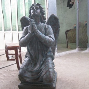 Bronzas eņģeļa statuja