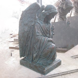 Ängelstaty i brons