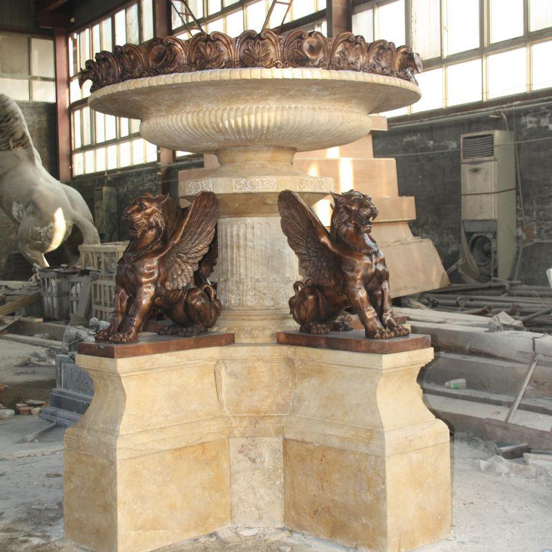 Statue fontaine en bronze et marbre