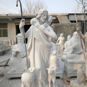 تمثال من الرخام ليسوع عليه تماثيل ماعز