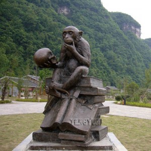 해골 원숭이 동상 고릴라 조각품을 가진 책에 앉아 있는 옥외 장식적인 실물 크기 청동색 원숭이 조각품