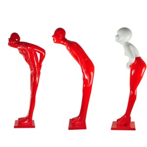 Stikla šķiedras dabiskā izmēra sarkana cilvēka statuja, sveķu statuja tirdzniecības centra vai durvju ailas dekorēšanai