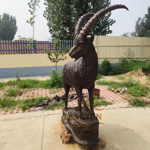 bronz bahçe dekorasyonu keçi heykeli