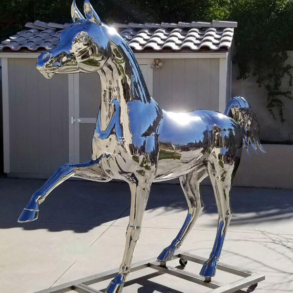 Sculpture de cheval en acier inoxydable grandeur nature