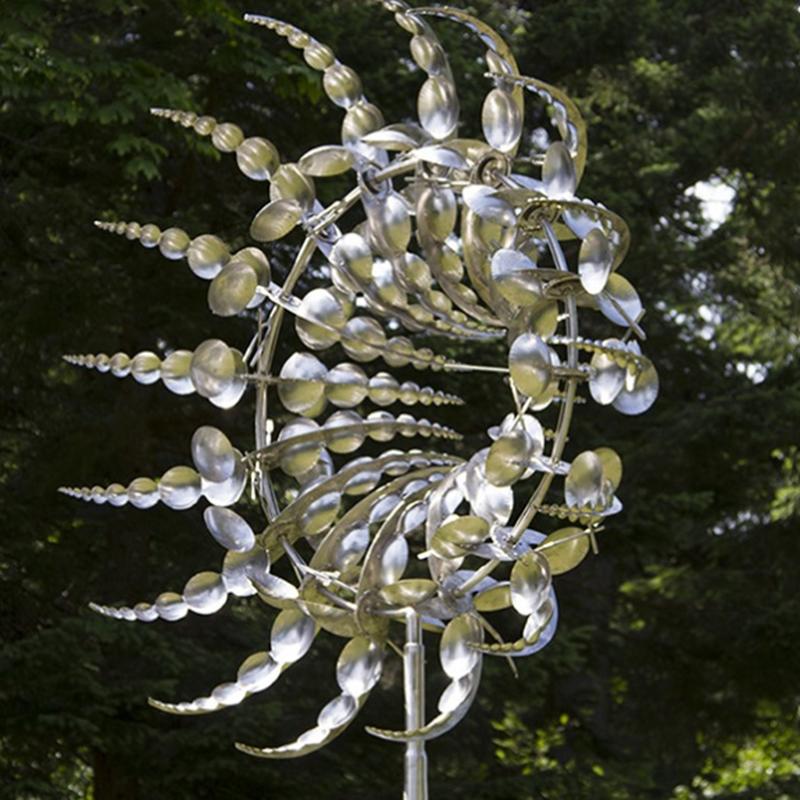 Escultura cinética de vento de jardim