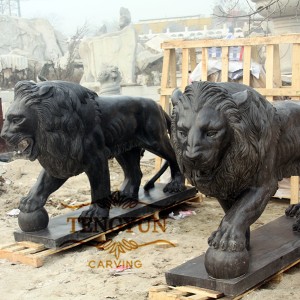 Escultura de león de mármol de tamaño natural