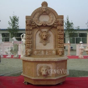 Velika mramorna zidna fontana sa skulpturama ljudskih glava