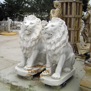 Statua di leone in pietra di marmo bianco seduto a grandezza naturale