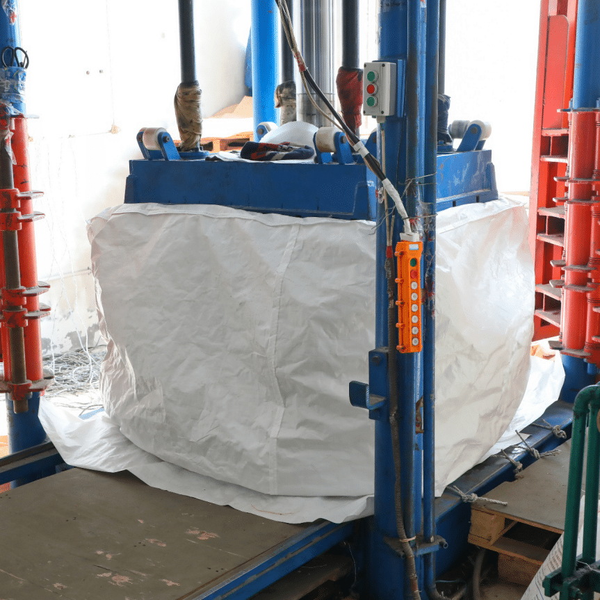 Electrostatic hazard and prevention of container bags in storage and transport (1)