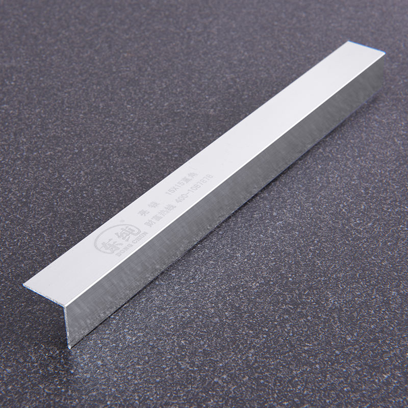Trim Jubin Aluminium Anodized Perak Terang Tepi Lurus Bentuk V 15×15