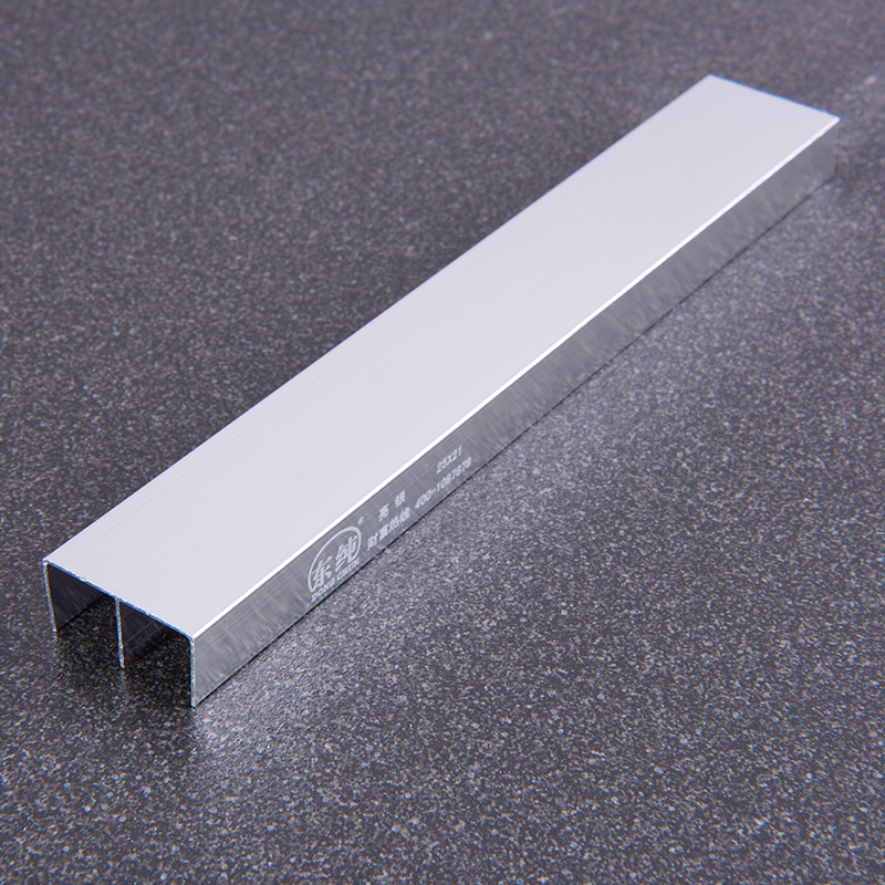 Tall de rajoles d'alumini anoditzat en forma de E de color plata brillant Protecció de cantonada de paret 25X21