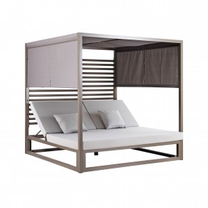 Rain daybed with panel