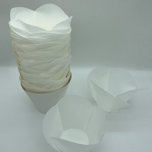 Arkusz białego, silikonowego papieru do pieczenia ciast