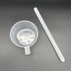 Plastikinis vandens kaušelis su ilga rankena