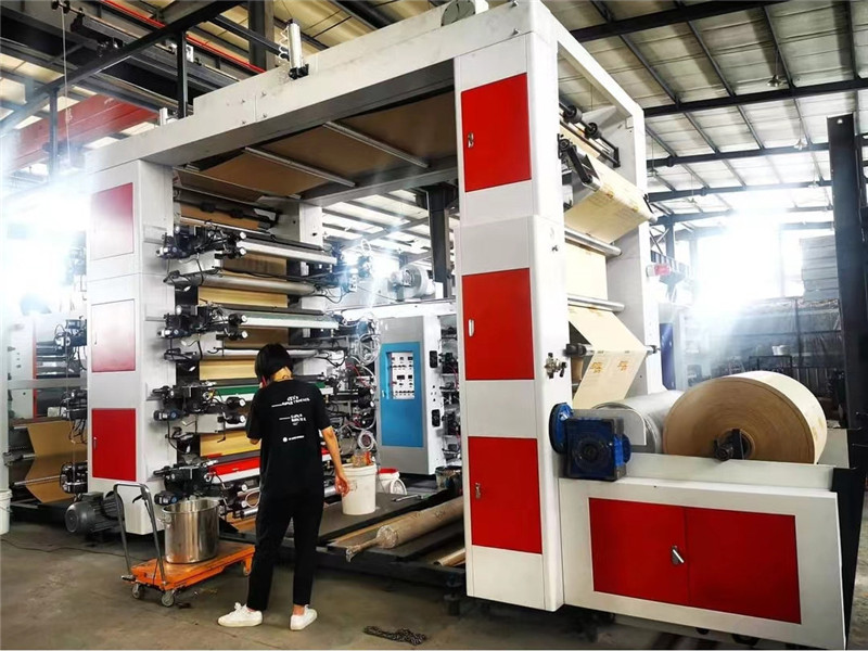 2021-06-30 FULEE MACHINE 8 бои Flexo печатење и машина за сечење 2000mm во Мексико