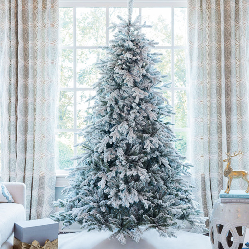 Pohon buatan pohon natal buatan dengan lampu Gambar Unggulan