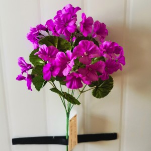 Svilena umetna roža za dekoracijo doma
