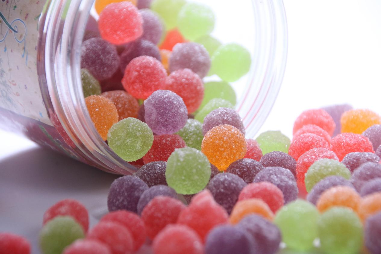 La proporción y el uso de Petin y gelatina en la producción de dulces.