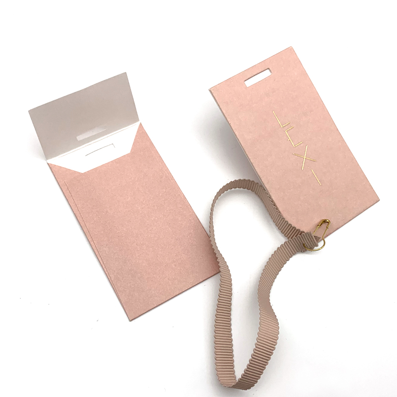 Pemborong OEM peribadi Gold foil pakaian hangtag GMT-P070 dengan beg kertas butang ganti