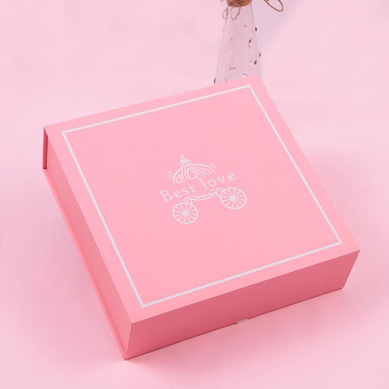 подаръчна кутия с розови бонбони