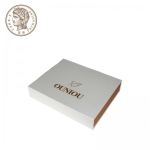 Kuti magnetike e palosshme me kuti dhuratash me letër arti 157 g