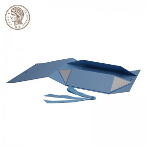 Tlač zložených letákov Kartónová škatuľa Materiál papiera Elegantný dizajn so stuhou
