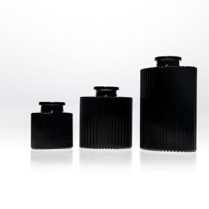 Black aromatherapy bottle 30ml 100ml 200ml glass reed aromatherapy bottle with plaster flower