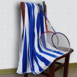 Stripe plážový uterák nadmernej veľkosti z organickej bavlny na pláž alebo na plávanie